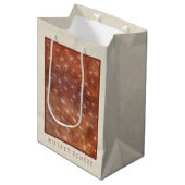 Aangepaste Monogram Rosbruine Reeëprint Medium Cadeauzakje (Voorkant Gekanteld)