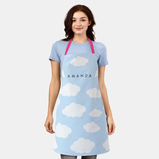 Aangepaste Monogram Schattigee Girly Blue Cloud Gi Schort (Gedragen)
