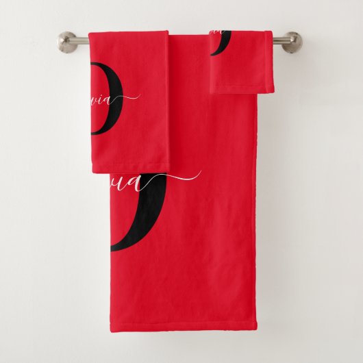 Aangepaste monogram scriptnaam rood zwart wit bad handdoek (Insitu)