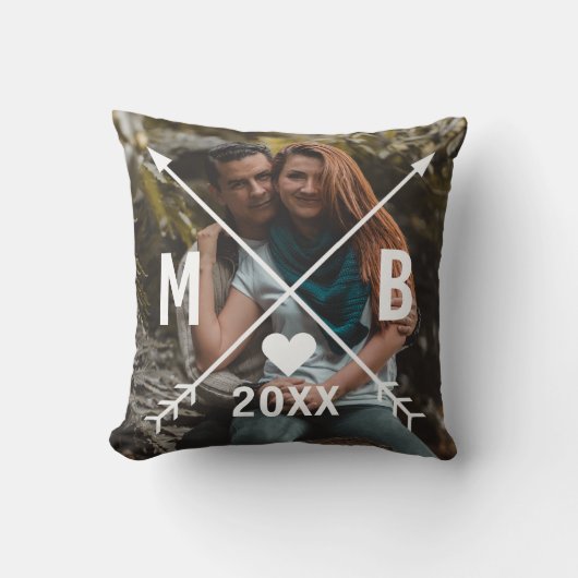 Aangepaste Monogrammen Liefde Hart Pijlen 2025 Kussen (Voorkant)