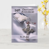 Aangepaste naam 50th Ordination Jubileum Congrats Kaart (Gele Bloem)