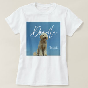 Aangepaste naam Doodle-hond Blauwe Lucht Foto T-shirt