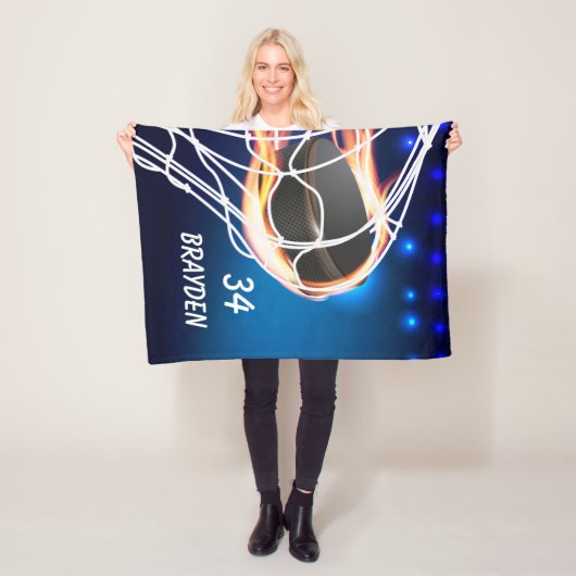 Aangepaste naam en nummer hoofddoekje fleece deken (In situ)