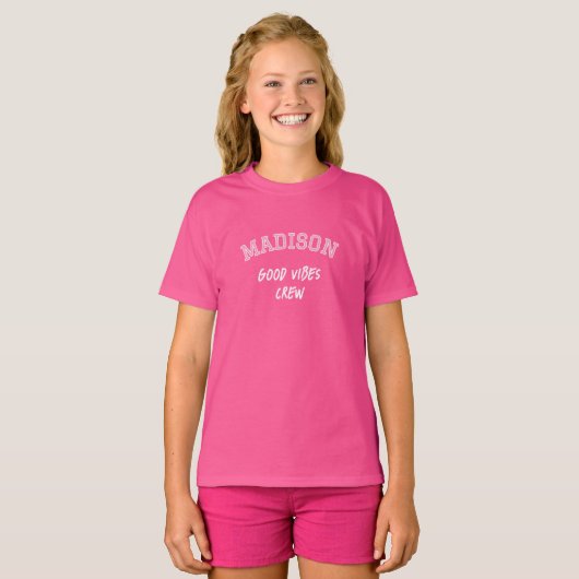 Aangepaste Naam Goede Vibes Crew Roze Graphic T-shirt (Voorkant volledig)