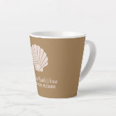 Aangepaste naam, locatie en kleur Seashell Latte Mok (Rechterhoek)