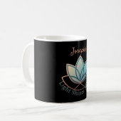 Aangepaste naam Lotus Graphic - [NAME] Schijnt hel Koffiemok (Voorkant links)