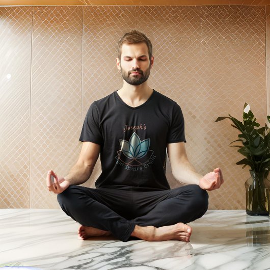 Aangepaste naam Lotus T-shirt - [NAME] Shines Brig