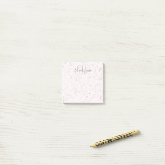 Aangepaste naam Monogram Elegant Marmer Blush Pink Post-it® Notes (Op bureau)