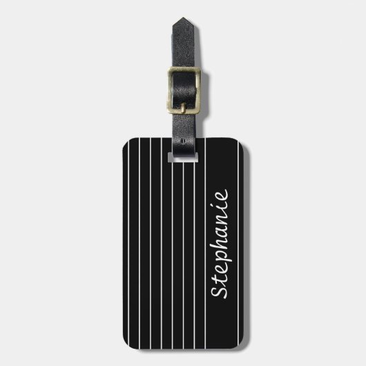 Aangepaste naam Monogram Zwart Wit Strepen Elegant Bagagelabel (Voorkant verticaal)