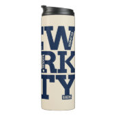 Aangepaste naam NYC Typografische tumbler Thermosbeker (Geroteerd rechts)