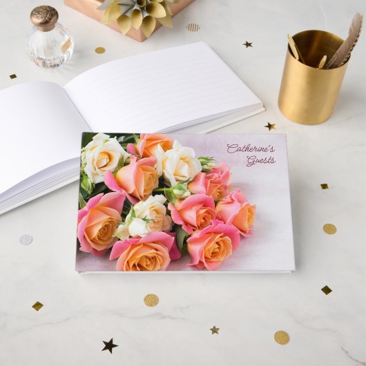 Aangepaste Naam & Tekst Roze & Witte Rozen Gastenboek (Voorkant open)