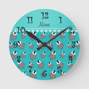 Aangepaste naam turquoise baby pinguins ronde klok
