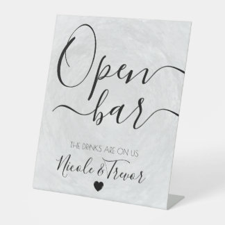 Aangepaste namen grijs textuur kalligrafie open ba reclamebord met voetstuk