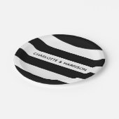 Aangepaste namen monogram zwarte en witte strepen papieren bordje (Gekanteld)