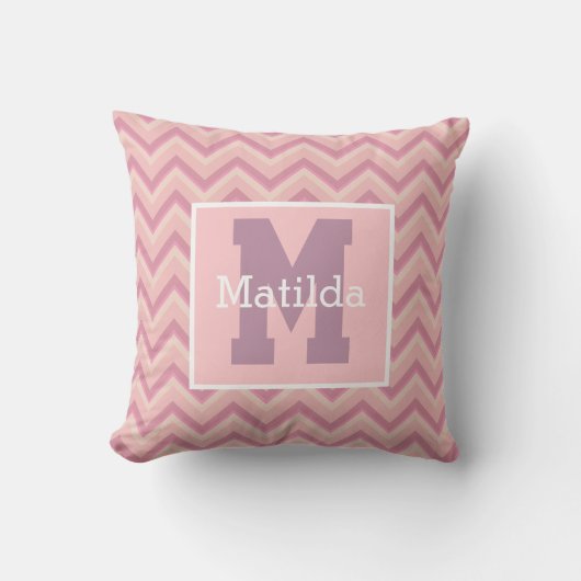 Aangepaste Paarse roze Chevron Monogram naam Kussen (Voorkant)