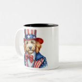 Aangepaste Patriottische Uncle Sam Goldendoodle Mo Tweekleurige Koffiemok (Voorkant links)
