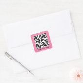 Aangepaste QR-code en tekstpromotie Roze Vierkante Sticker (Envelop)