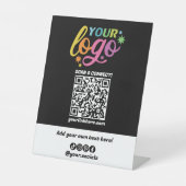 Aangepaste QR Code Logo Socials Zwart Wit Regenboo Reclamebord Met Voetstuk (Voorkant)