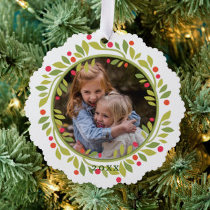 Aangepaste rode bessen groene bladeren krans ornament kaart