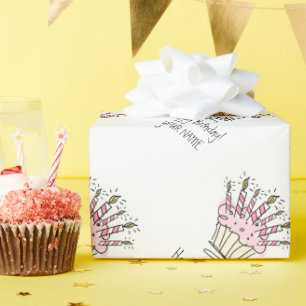 Aangepaste roze cupcake met verjaardagskandelaars  cadeaupapier