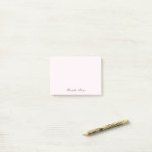 Aangepaste roze grijze scriptnaam post-it® notes (Op bureau)