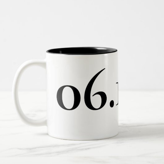 Aangepaste speciale datum zwart-wit tweekleurige koffiemok (Links)