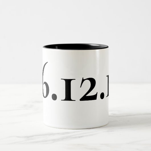 Aangepaste speciale datum zwart-wit tweekleurige koffiemok (Center)