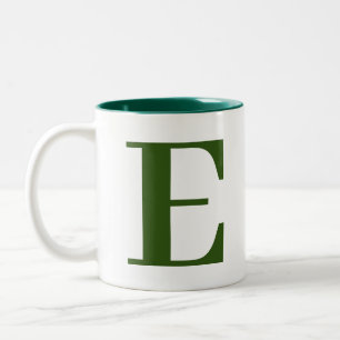 Aangepaste stijlvolle moderne groene monogram Init Tweekleurige Koffiemok