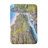 Aangepaste tekst Kolufossar Waterfall, IJsland Badmat (Voorkant Verticaal)