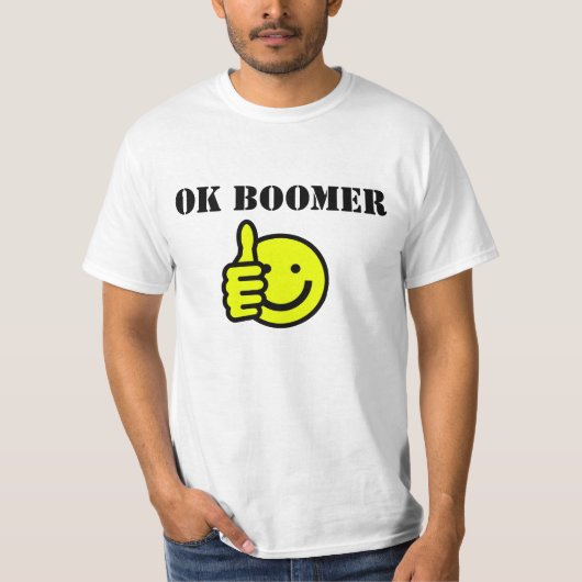 Aangepaste tekst OK Boomer Yellow Happy Face duikt T-shirt (Voorkant)