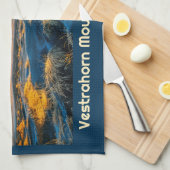 Aangepaste tekst Vestrahorn-bergen, IJsland Theedoek (Quarter Fold)