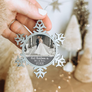 Aangepaste trouwfoto grijs eerste kerst Mis & Mevr Tin Sneeuwvlok Ornament