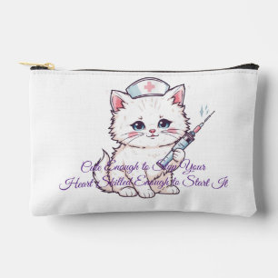 Aangepaste verpleegster poes vaardig genoeg etui