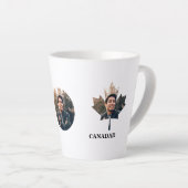 Aangepaste voorbeeldbladvormfoto blij Canada dag Latte Mok (Rechterhoek)