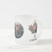 Aangepaste voorbeeldbladvormfoto blij Canada dag Matglas Koffiemok (Voorkant rechts)