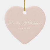 Aangepaste wazige roze koppel naam Datum bruiloft Keramisch Ornament (Achterkant)