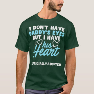 Aankondiging adoptiedag familie geeft pap hart t-shirt