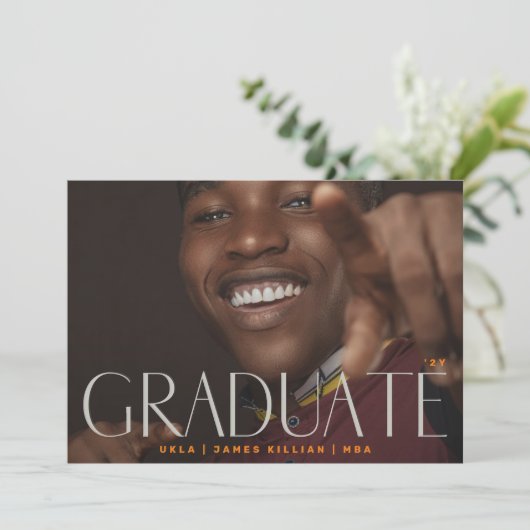 Aankondiging afstuderen Aangepaste Moderne College (Staand voorkant)