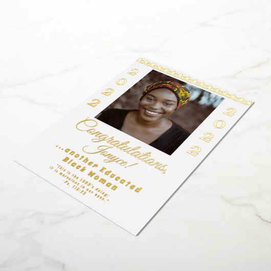 Aankondiging Afstuderen van opgeleide zwarte vrouw (Gedraaid)