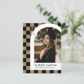 Aankondiging door Tan Checkered Arch Photo Afstude Briefkaart (Staand voorkant)