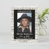 Aankondiging van afstuderen voor muziekstudent. (Staand voorkant)