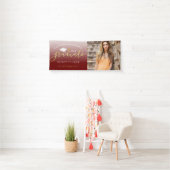 Aankondiging van Elegant Script Gold Red Afstudere Spandoek (Insitu)