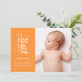 Aankondiging van geboorte baby's met een moderne h (Staand voorkant)