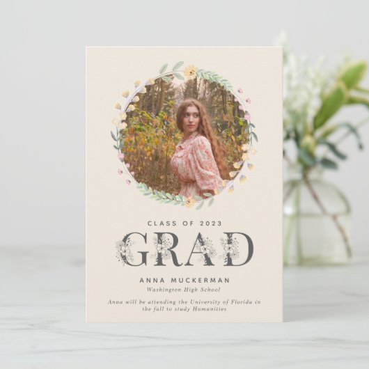 Aankondiging van het Afstuderen op de middelbare s (Staand voorkant)