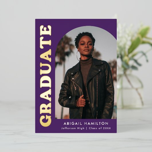 Aankondiging van het Afstuderen Paarse en goudvond (Staand Voorkant)