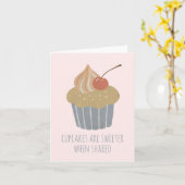 Aanpasbare Pastelkleurige Kersencupcake Kaart (Gele Bloem)