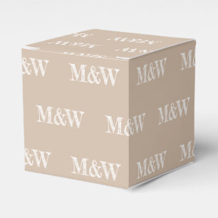 Aanpassen met Initiaal White monogram beige gift Bedankdoosjes