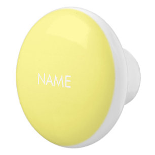 Aanpassen met naam, tekst minimalistisch lichtgeel keramische knop