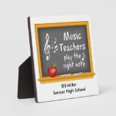 Aanpassen-Muziekleraren spelen de juiste notitie Fotoplaat (Voorkant)