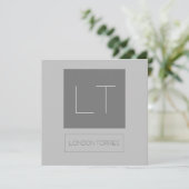 Aantrekkelijk grijs monogram (Staand voorkant)